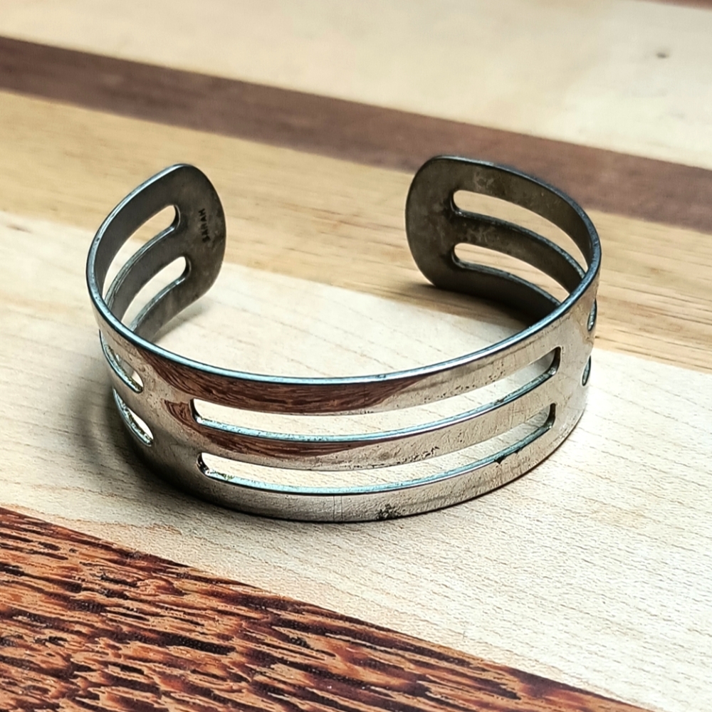 Open Cuff Bracelet Sarah Coventry Vintage Y2K Silver Tone Metal